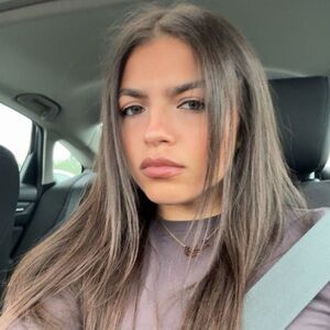 Meet your Posher, Zeina